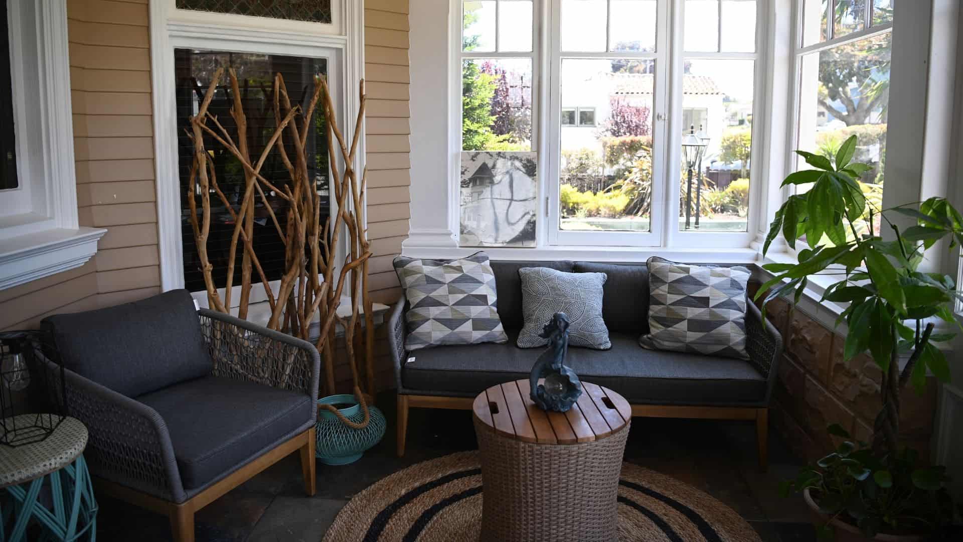 A lounge at Sierra Health + Wellness where clients attend cognitive behavioral therapy in California.